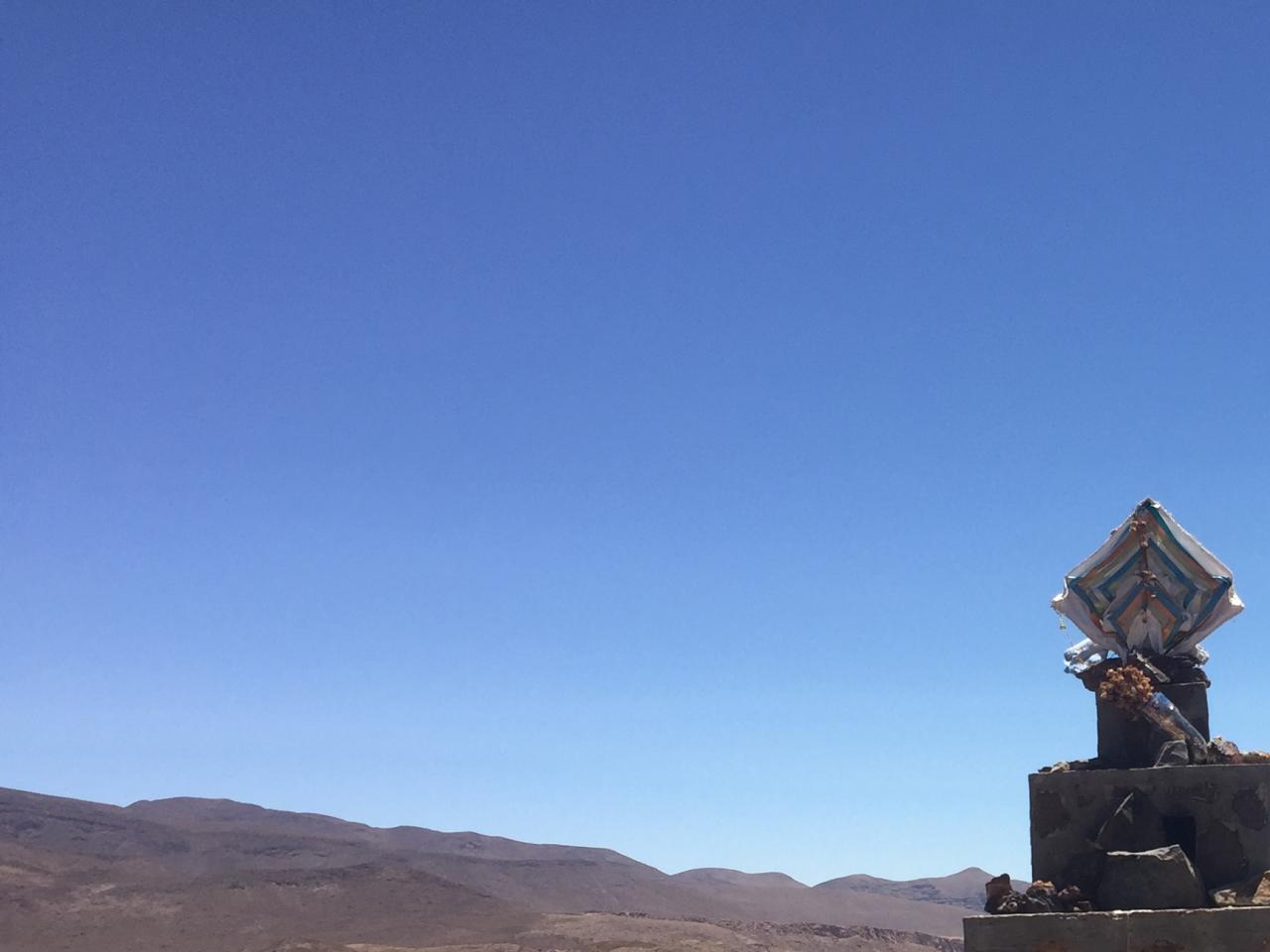 “Calvario con Cruz de Mayo vestida, al norte del poblado de Socoroma, Ruta de la Sierra, Subtramo Putre - Zapahuira, Comuna de Putre, Región de Arica y Parinacota”