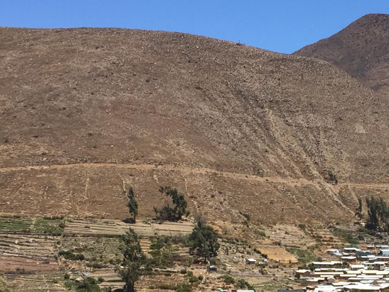 “Panorámica del poblado de Socoroma y sus extensas andenerías, vistas desde el Qhapaq Ñan, Ruta de la Sierra, Subtramo Putre - Zapahuira, Comuna de Putre, Región de Arica y Parinacota”