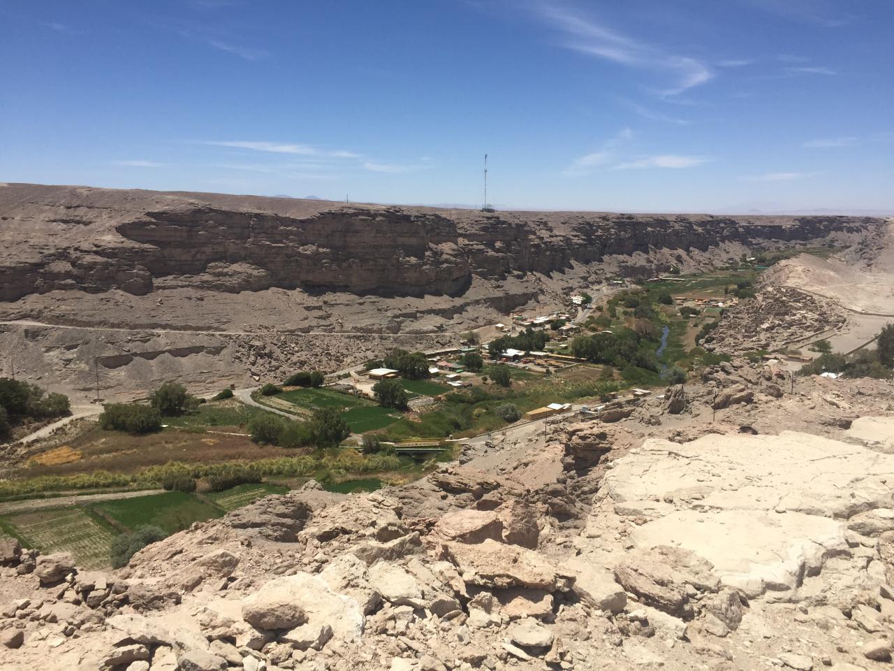 “Vista desde el Qhapaq Ñan hacia el valle de Lasana y río Loa, Ruta del Cobre, Subtramo Incahuasi - Lasana, Comuna de Calama, Región de Antofagasta”