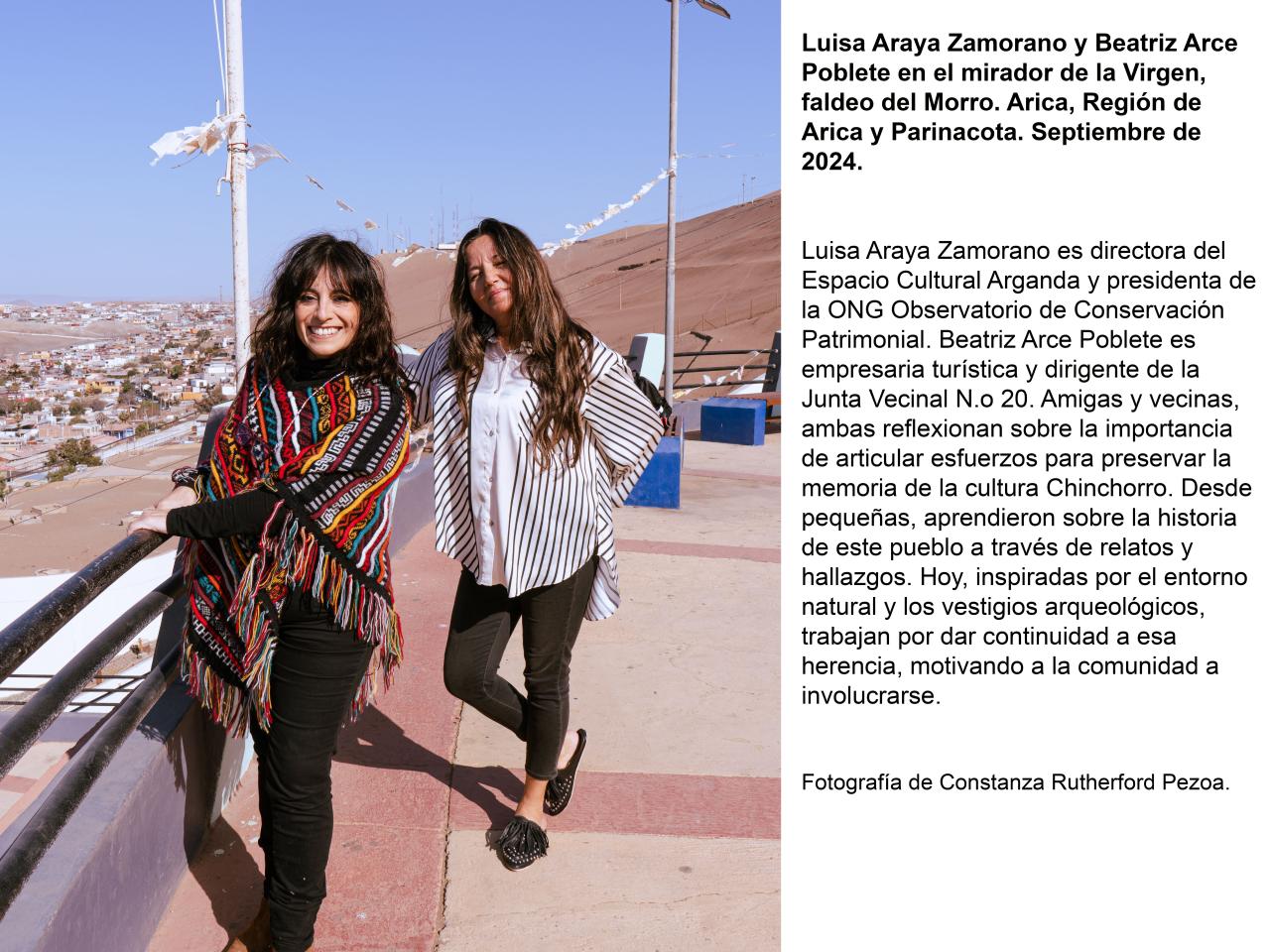 Luisa Araya Zamorano y Beatriz Arce Poblete posan en un mirador del Morro de Arica