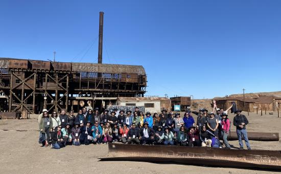 Participantes del Encuentro Nacional de Sitios de Patrimonio Mundial de Chile en las Oficinas Salitreras Humberstone y Santa Laura